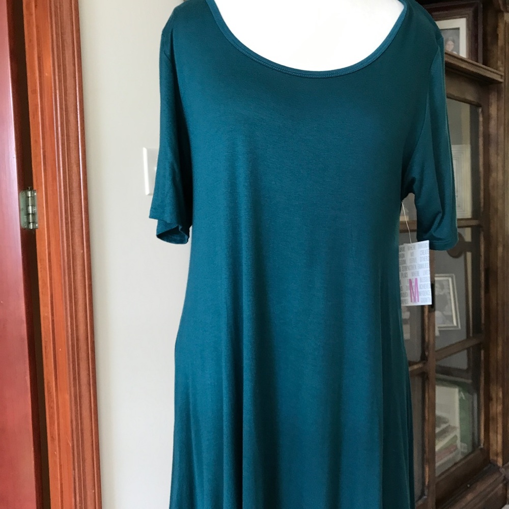 NWT. LuLa Roe Dark Green Top in Medium
